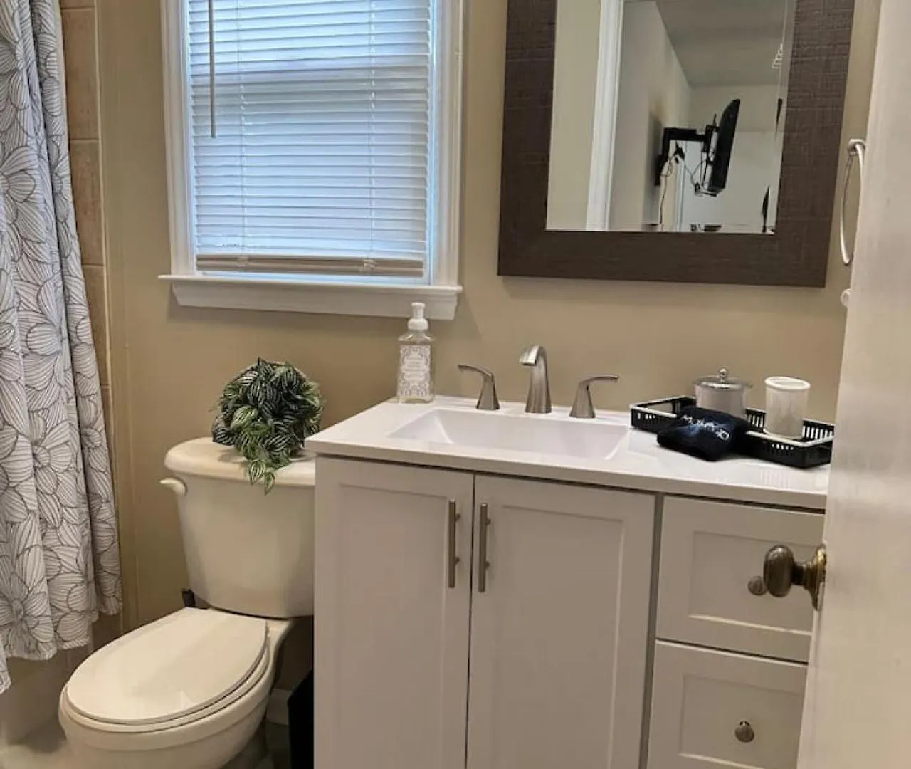 Your Cozy Retreat In Charlotte Feriehus